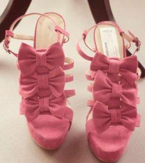 Kurdeleli Sevimli Bir �ift Ayakkab�