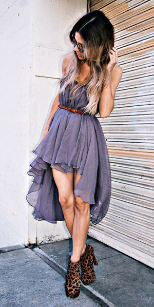 �n� K�sa Arkas� Uzun Bir Elbise Modeli